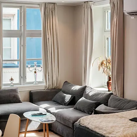 Newly Renovated 1 Bedroom In Heart Of