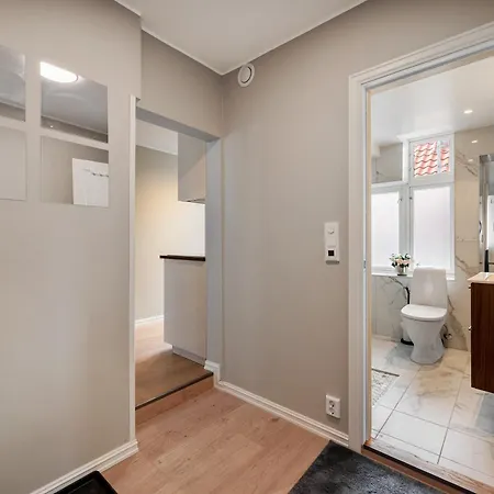 Newly Renovated 1 Bedroom In Heart Of * Μπέργκεν