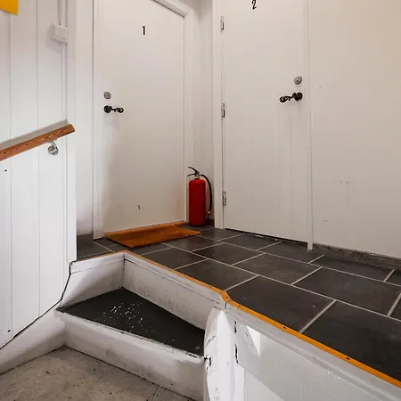 Newly Renovated 1 Bedroom In Heart Of Apartment