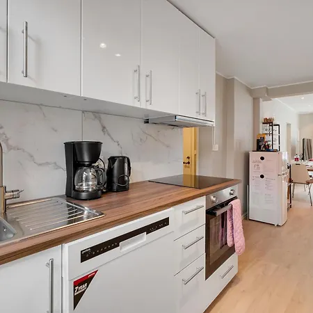 Apartment Newly Renovated 1 Bedroom In Heart Of *
