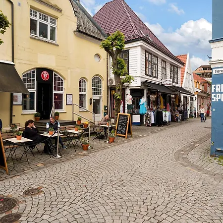 Newly Renovated 1 Bedroom In Heart Of Διαμέρισμα *