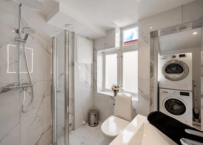 Newly Renovated 1 Bedroom In Heart Of * Μπέργκεν