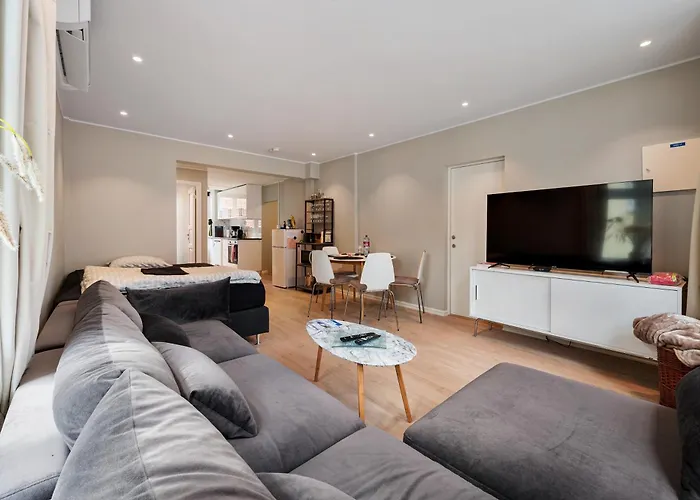 Newly Renovated 1 Bedroom In Heart Of