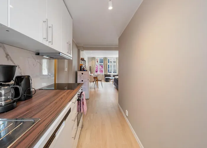 Newly Renovated 1 Bedroom In Heart Of *