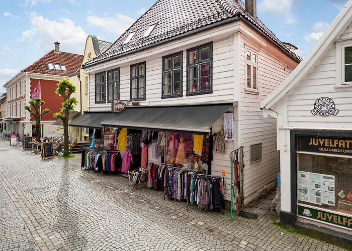 아파트 Newly Renovated 1 Bedroom In Heart Of *