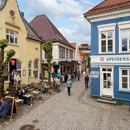 Newly Renovated 1 Bedroom In Heart Of アパート