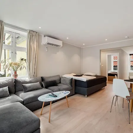 Newly Renovated 1 Bedroom In Heart Of *